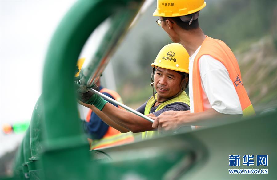 （聚焦復工復產）（3）陜西：清子高速公路建設有序推進